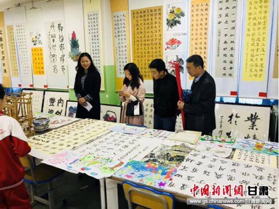 图为文庙街小学同学的作品。马晓佳 摄